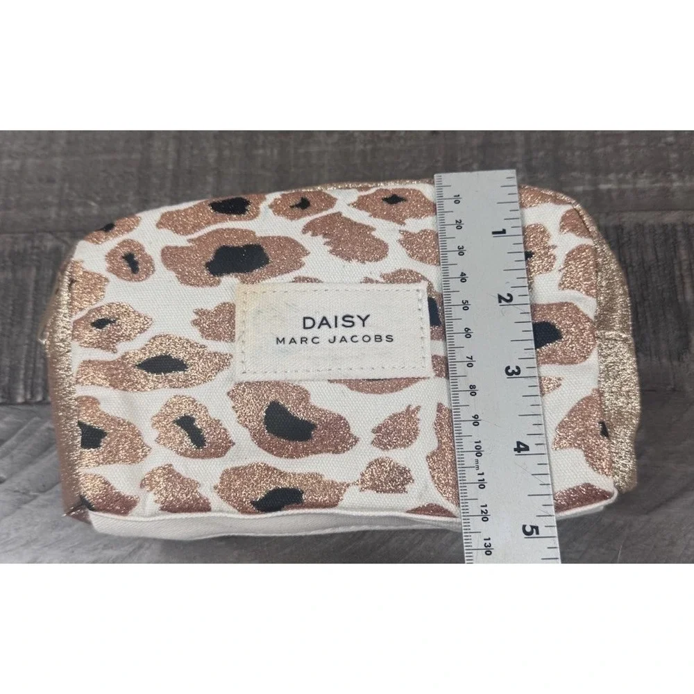MARC JACOBS DAISY Cosmetic‎ Bag & Essentials Pouch CHEETAH print 7
